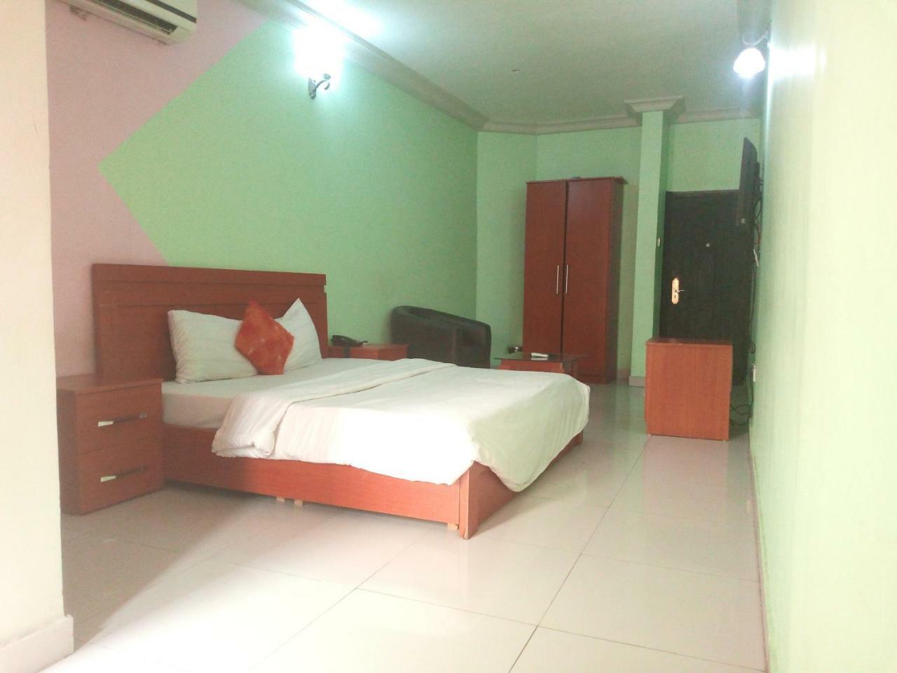 Flamingo Hotel Festac Town Exterior foto